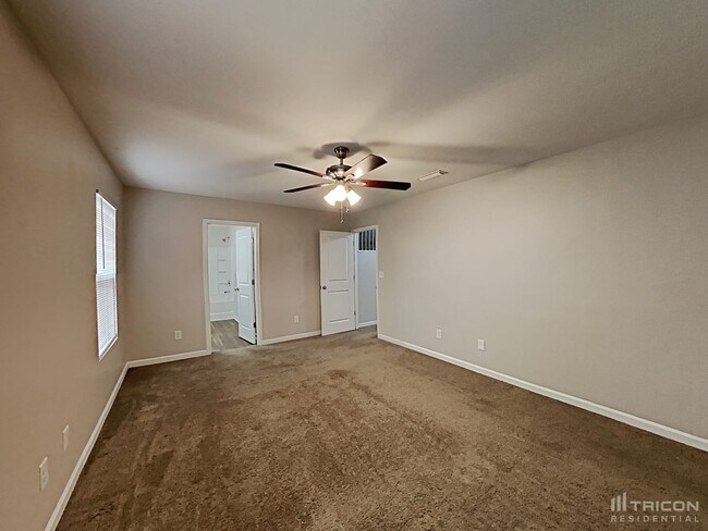 Building Photo - 5633 Idlewild Rd N