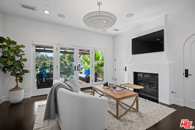 Building Photo - 9928 Toluca Lake Ave