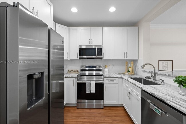 Building Photo - 433 SW 147th Ave