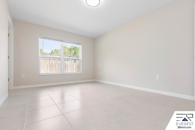 Building Photo - 16 Unimay Ct