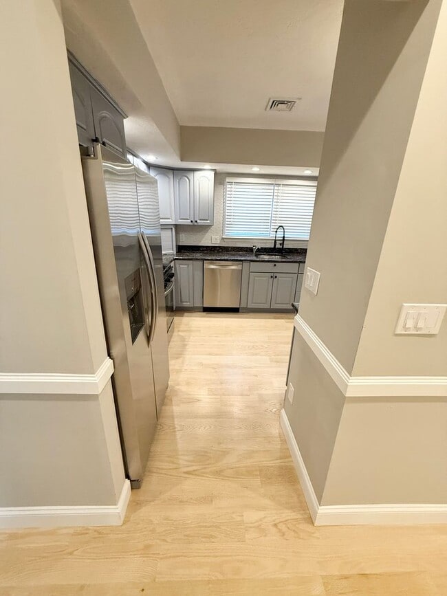 Building Photo - 18 Salina Rd