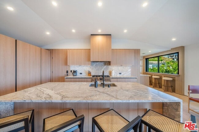 Building Photo - 8800 Hollywood Blvd