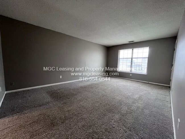 Building Photo - Comfortable 2-Bedroom Living in the Heart of Blue Springs