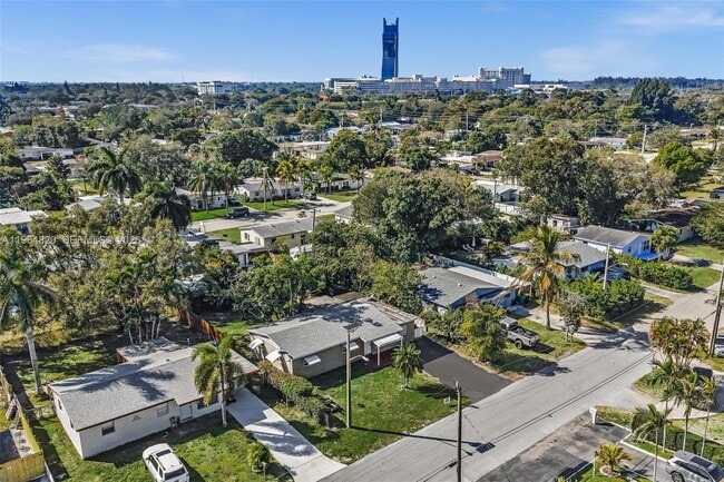 Building Photo - 4214 SW 49th Ct