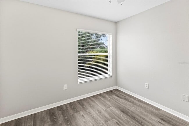 Building Photo - 11111 Lakeside Vista Dr