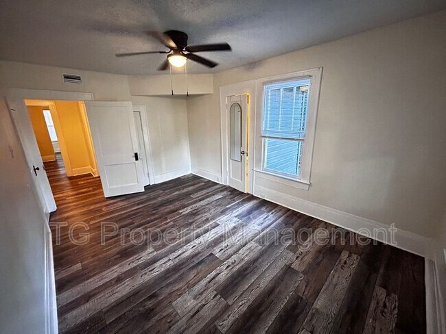 Building Photo - 2561 Rosselle St