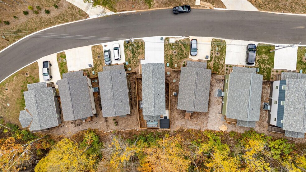 Building Photo - 323 Kelly's Ferry Pl