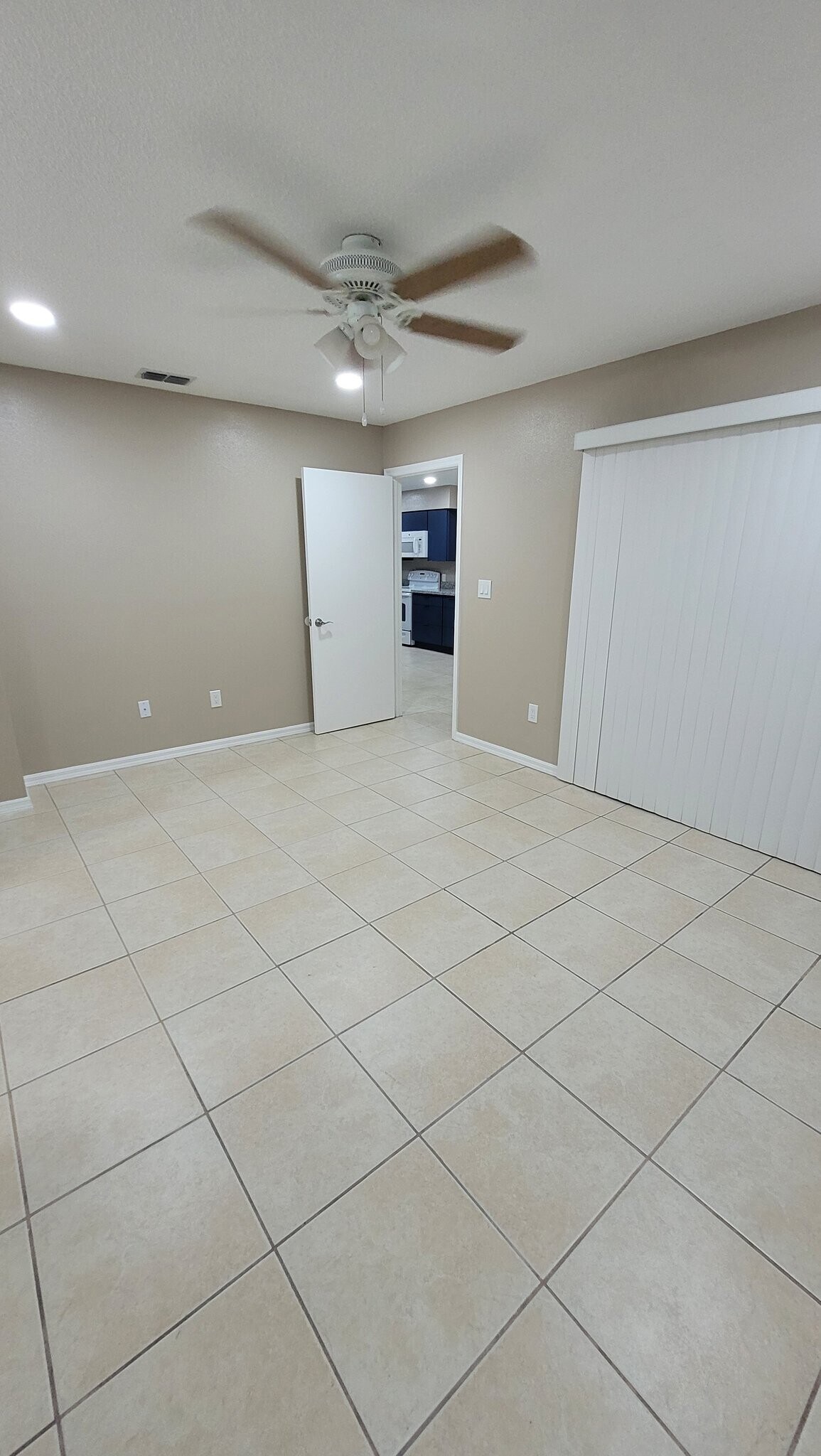 Building Photo - 4021 Catalina Dr