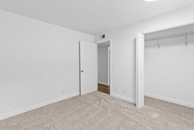 Building Photo - 3918 La Mirada Dr N