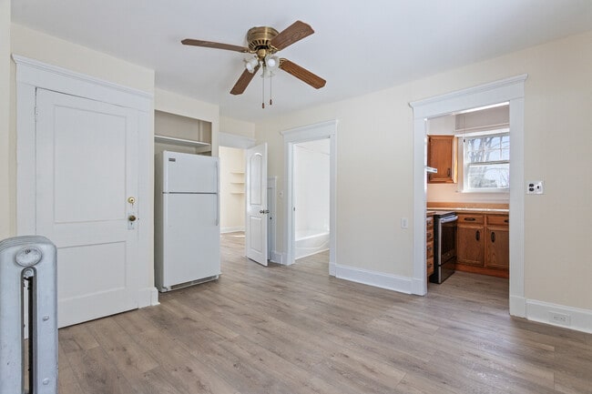 Building Photo - 32 Bartlett Ave