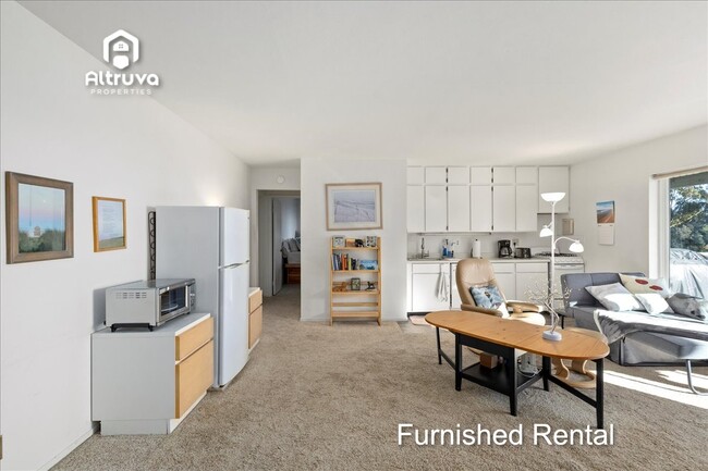 Building Photo - 2177 Manzanita Dr