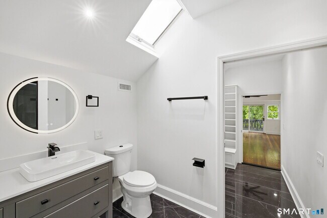 Building Photo - 1 Tulip Tree Ln