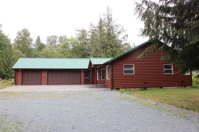 Building Photo - 3 Bedroom, 2 Bathroom house!