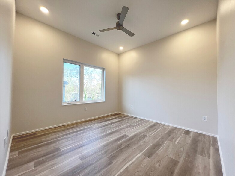 Building Photo - 547 Winton Ter NE