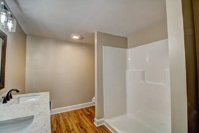 Building Photo - 105 Dutchess Dr