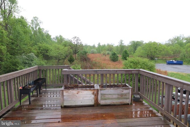 Building Photo - 104 Stingray Ct