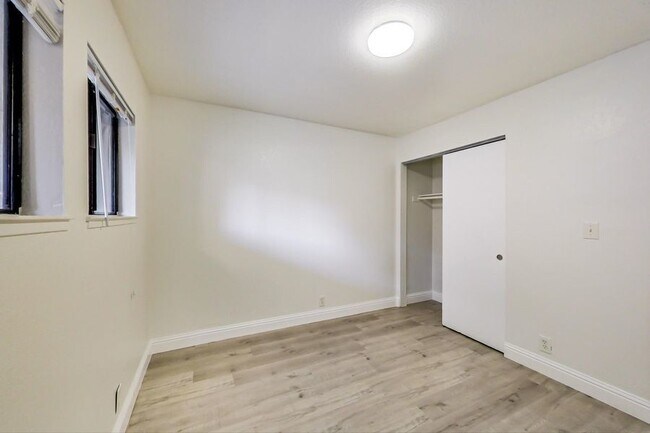 Building Photo - Updated Apartment near BART.  6 Weeks Free!