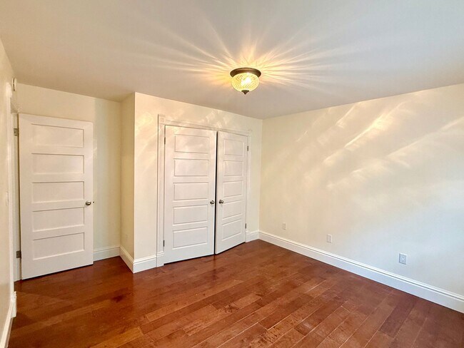 Building Photo - $2,400 / 2 BR - Beautifully Updated Home in Desirable Alameda Neighborhood