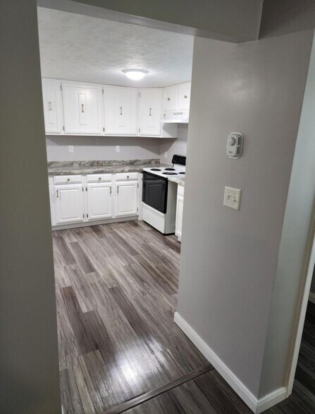 Building Photo - 5243 Highland Rd
