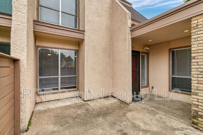 Building Photo - 3121 Park Ln