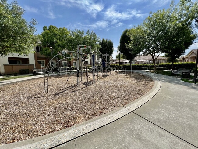 Building Photo - 1360 Shady Ln