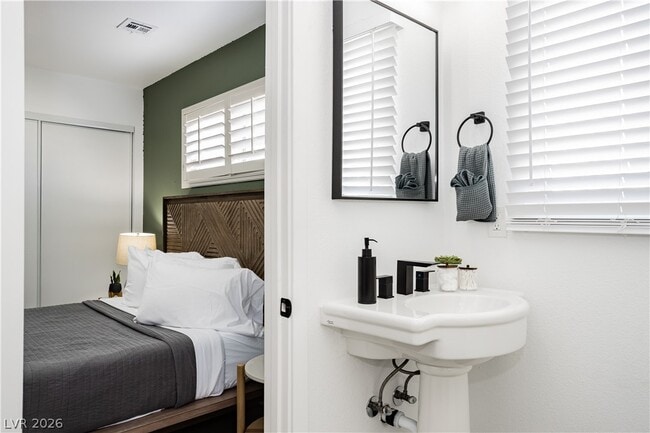 Building Photo - 1913 Birch St