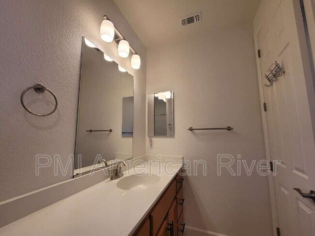 Building Photo - 4542 Streambed Dr