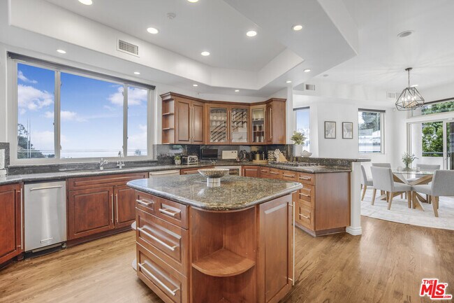 Building Photo - 8507 Franklin Ave