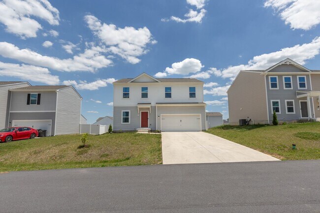 Building Photo - 4 Bed, 3 Bath, Single Family Home in Hedgesville, WV