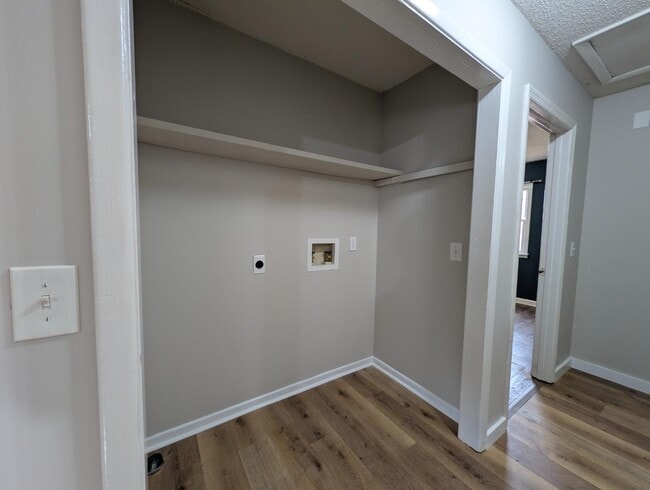 Building Photo - 135 Caz Ln