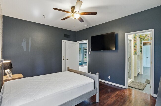 Building Photo - FULLY FURNISHED EXECUTIVE PHOENIX COUNTRY CLUB HOME IN GATED COMMUNITY