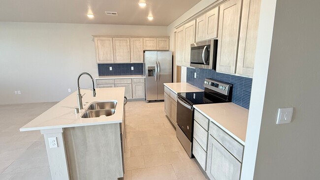 Building Photo - Light and airy 3-bed, 3-bath townhome in one of the area’s most highly desired Red Hawk area.