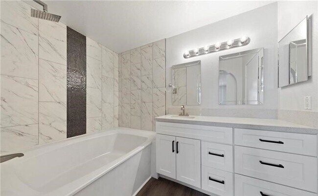 Building Photo - Upgraded 2 bedroom condo in guard gated co...