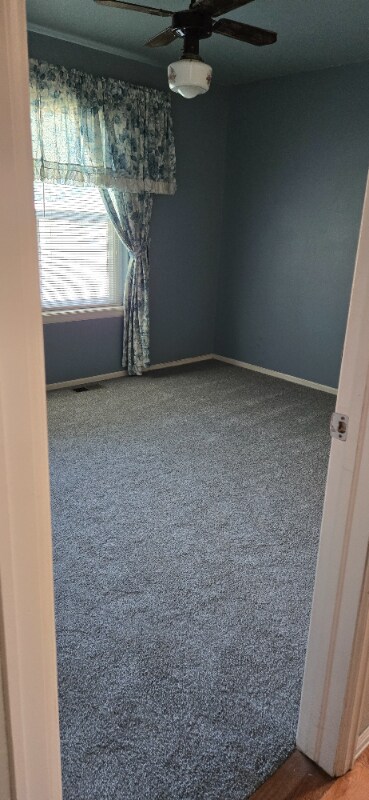 Building Photo - 138 Willow Pl S