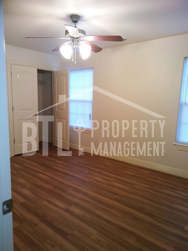 Building Photo - 3BR Duplex with 2-Car Garage in Forsyth