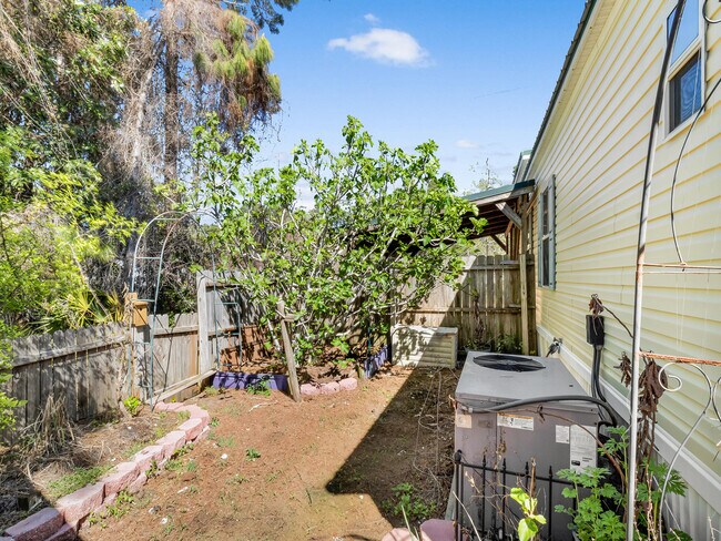 Building Photo - 1449 Suncrest St