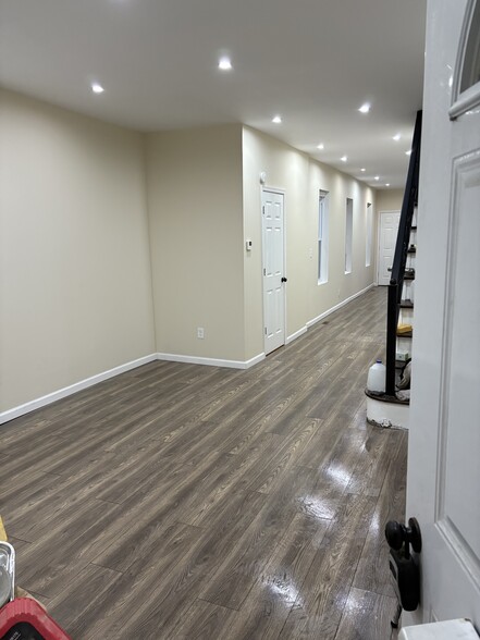 LIVING ROOM - 362 N Front St