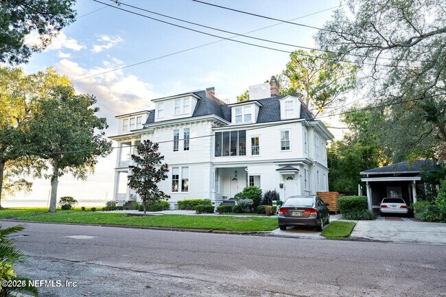 Building Photo - 2105 River Blvd