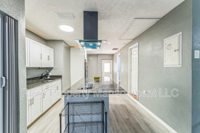 Building Photo - 465 Rio Grande Ln