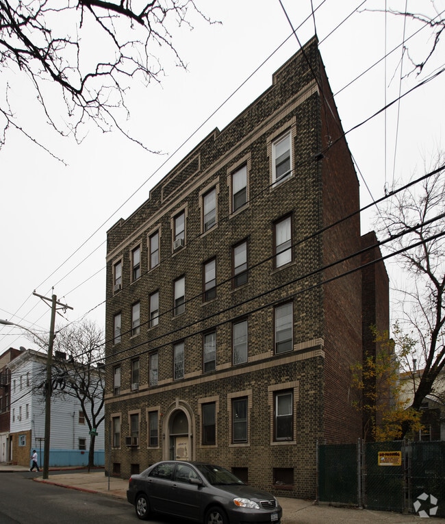 Building Photo - 25-27 Sherman Ave