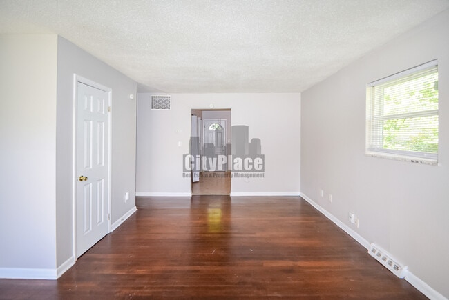 Building Photo - 2404 N Lesley Ave