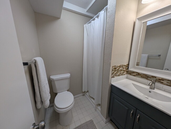 Building Photo - Charming 3-Bed, 2-Bath Home for Rent in Aurora – Backs to Open Space!