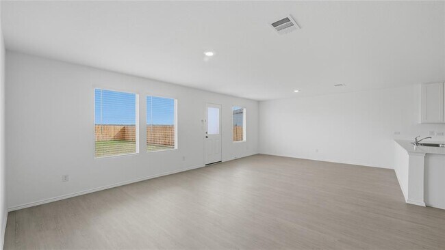 Building Photo - 221 Stumpy St