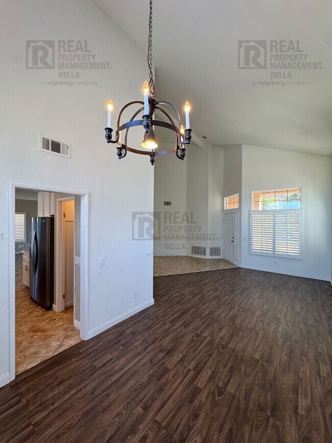 Building Photo - 23 Bella Donaci
