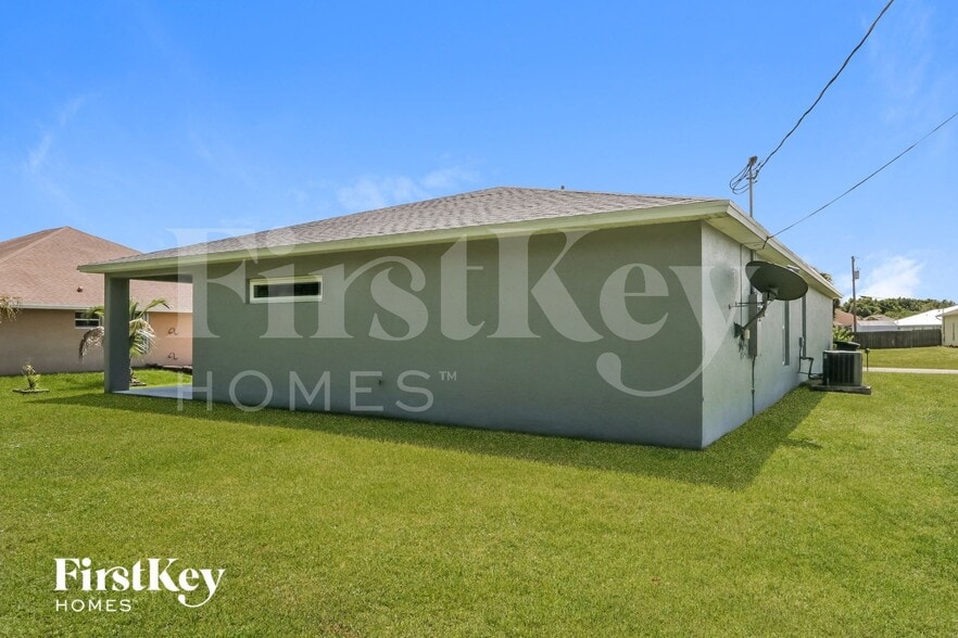 Building Photo - 3765 SW Darby Ln