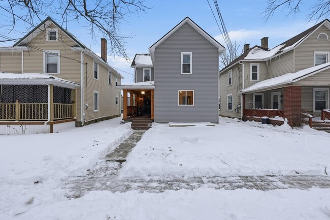 Building Photo - 321 W Columbia St