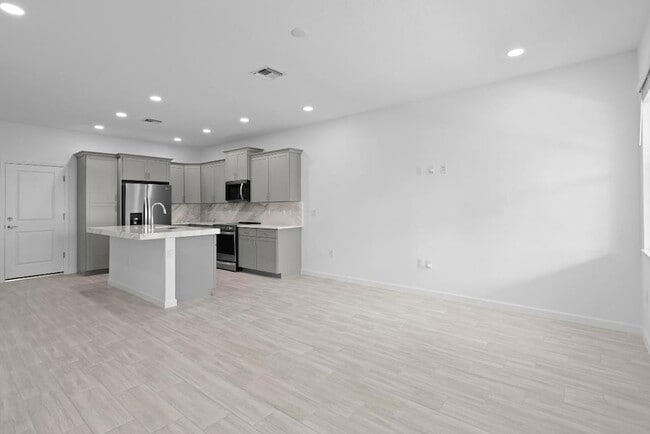 Building Photo - 4616 Longwood Lk Sq