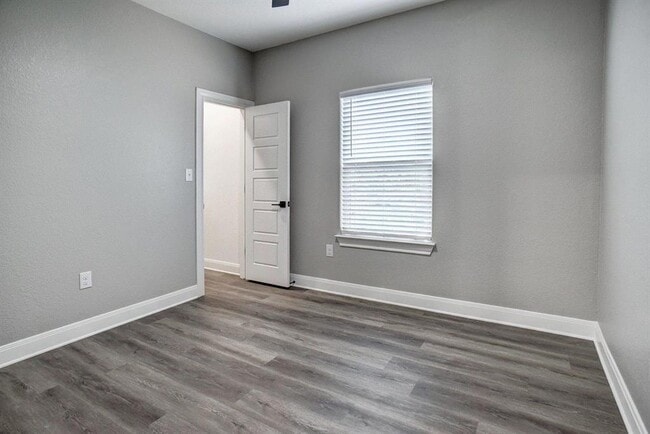 Building Photo - 121 S Kanaio Dr