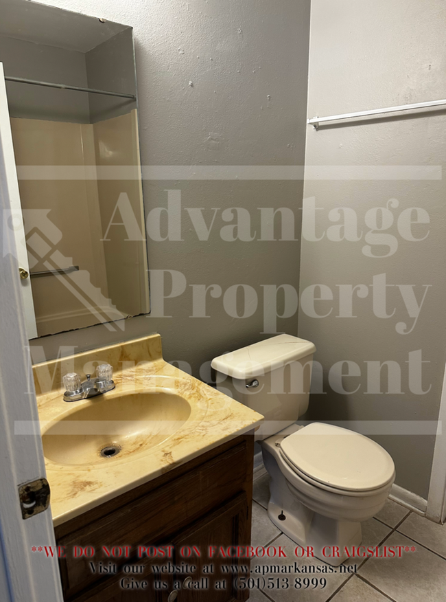 Building Photo - Cozy & Convenient 2-Bedroom Executive Suit...