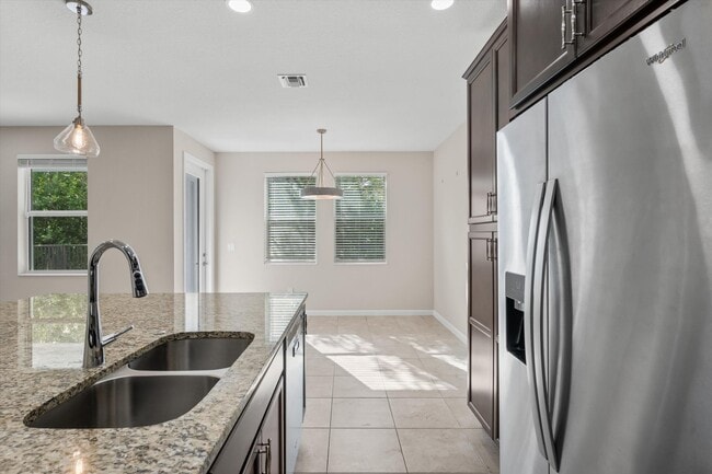 Building Photo - 16280 Oakview Dr